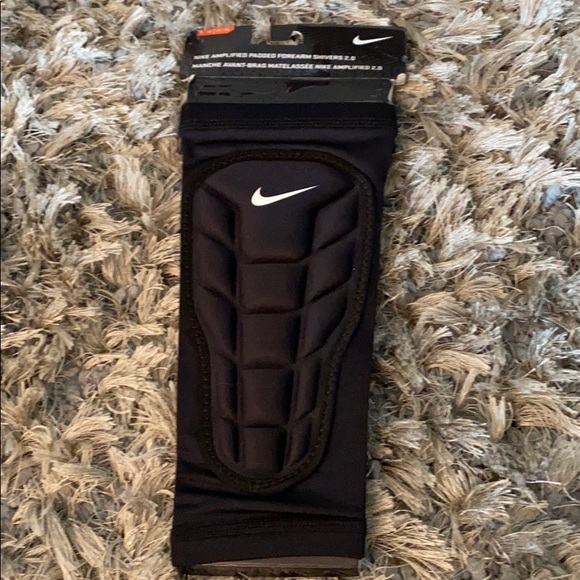 nike forearm shivers